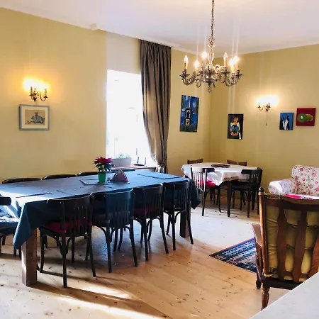 Meyana Manor